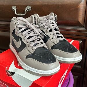 WOMENS NIKE DUNK HIGH